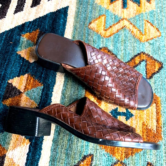 Vintage Shoes - VTG Woven Leather Block Heel Mule Slides